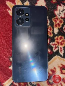Продам телефон Redmi 12 в хорошем состоянии на 256 гб один косяк немного треснул экран